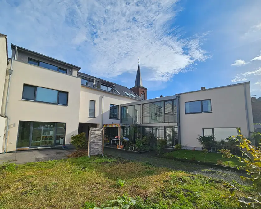 Umbau und Neubau zu 5 WE